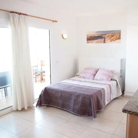 Miramar 32c * Roses