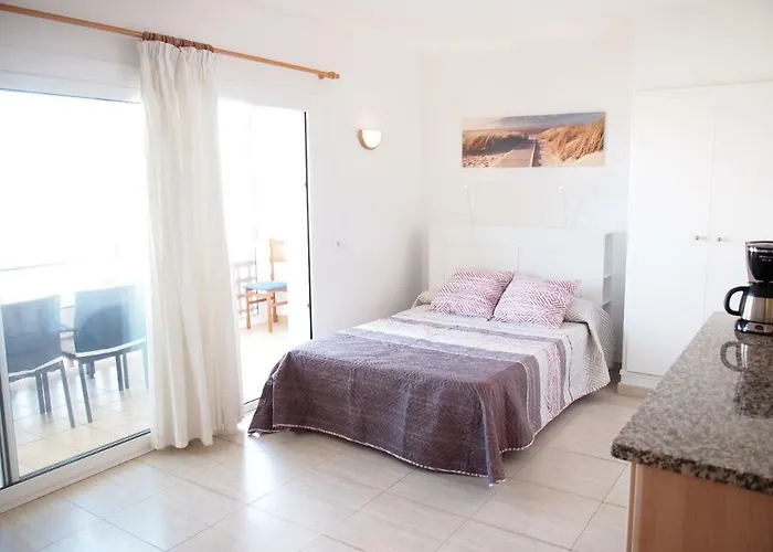 Miramar 32c * Roses